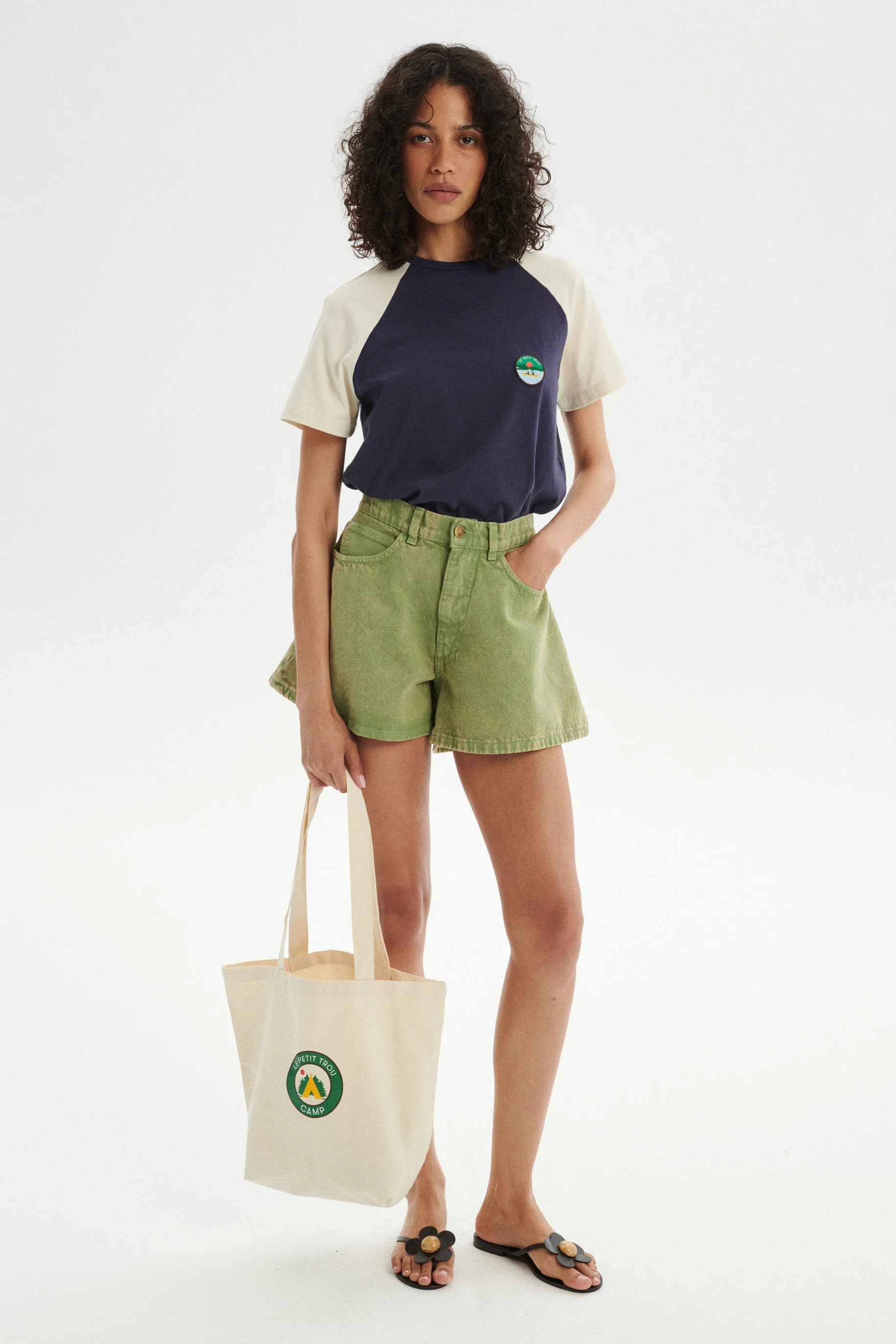 Camp T-shirt z organicznej bawełny z naszywką - Image 3